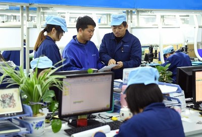 云南曲靖 電子科技產(chǎn)業(yè)帶動農(nóng)民就業(yè)增收與電子技術(shù)開發(fā)雙輪驅(qū)動