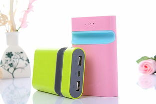 移動(dòng)電源工廠 定制手機(jī)支架移動(dòng)電源，支持個(gè)性化印刷logo，實(shí)現(xiàn)多功能一體化